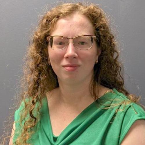 Holly Lay headshot