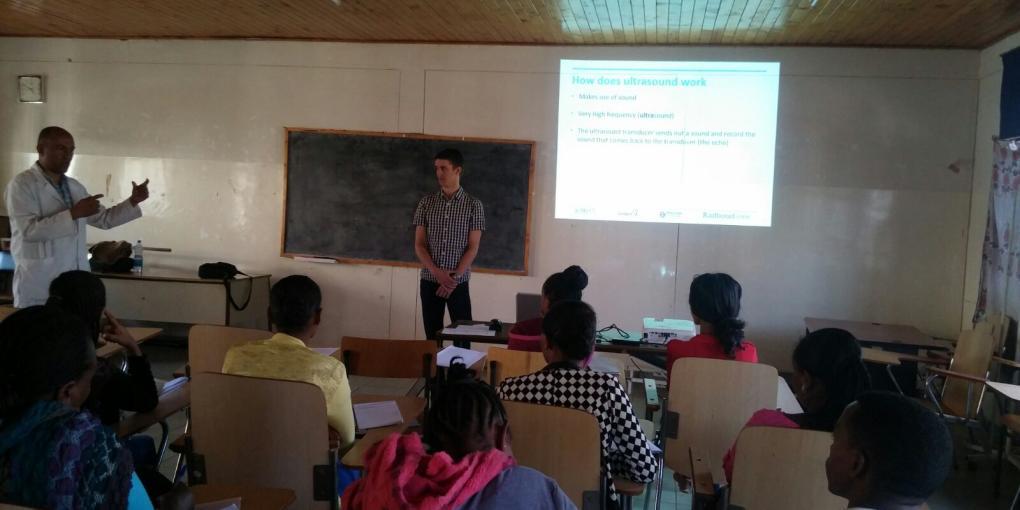 Left: Hezkiel Petros (gynecologist) and Right: Thomas van den Heuvel (PhD candidate) 