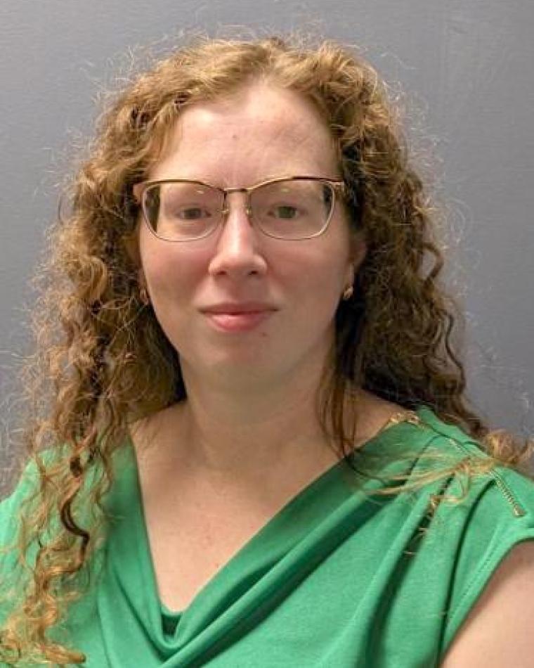 Holly Lay headshot
